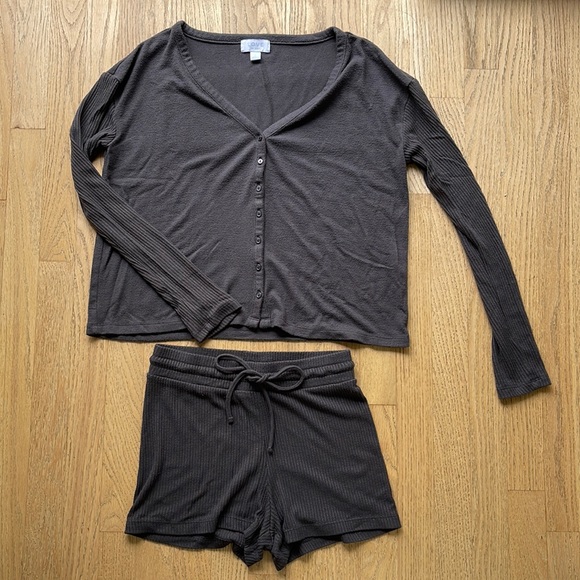♻️DONATED DEC. 2023♻️ 
Gap Love shorts and long-sleeve lounge set, size Small - Picture 1 of 5